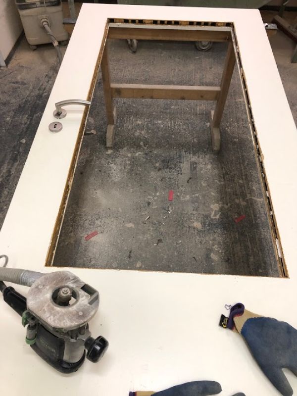 Reparatur einer Glasscheibe bei einer Wohnungstür